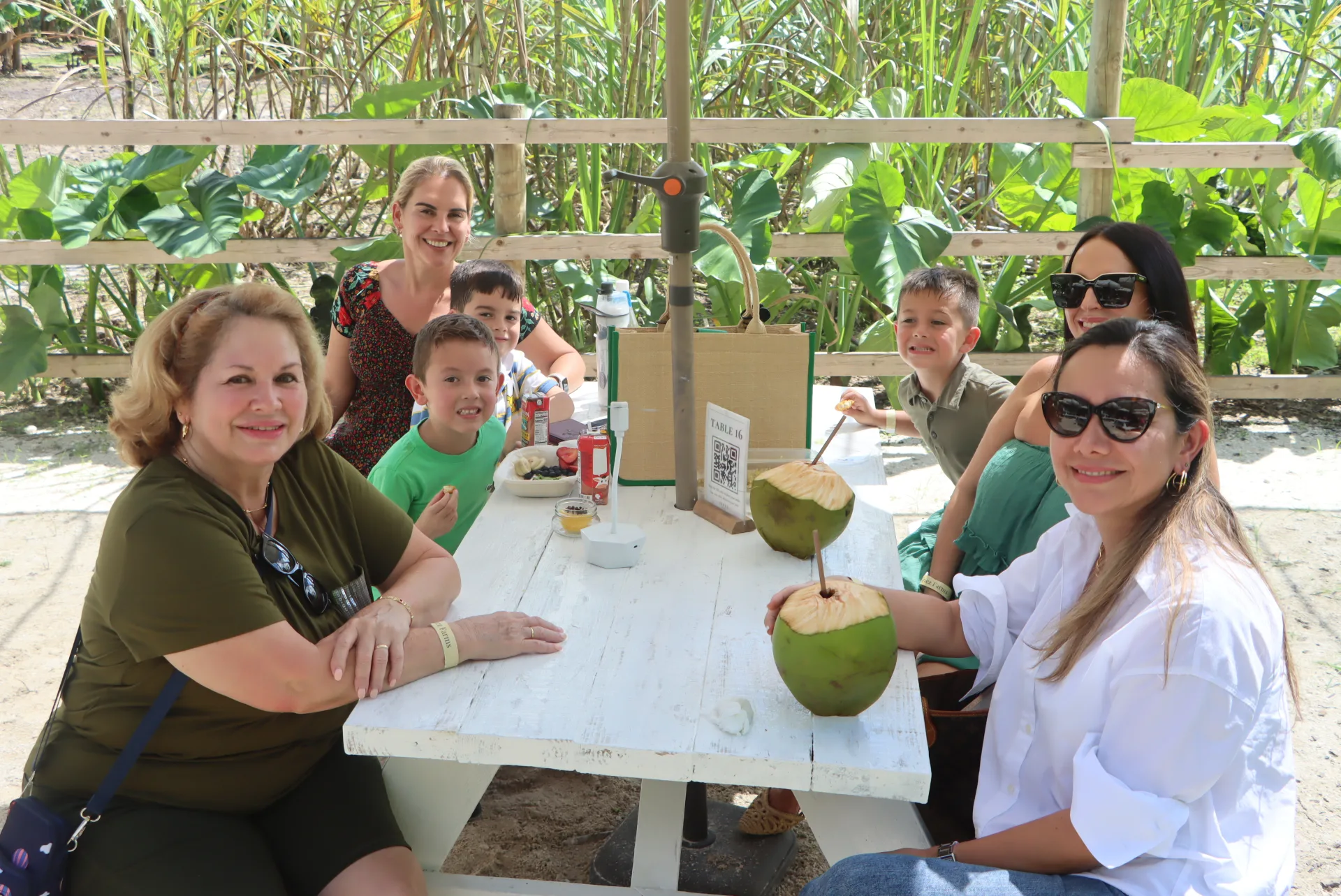 Un Grupo de Comunidad de Christchurch Miami reunido